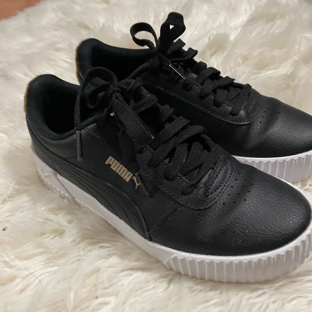 Black Puma like new with cheetah print on heel